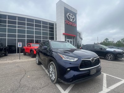 2021 Toyota Highlander in Bolton, Ontario