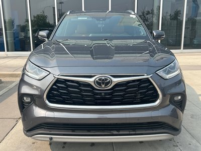 2021 Toyota Highlander in Calgary, Alberta
