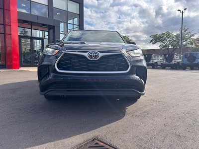 2022 Toyota Highlander in Brampton, Ontario