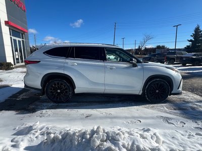 Toyota Highlander  2023 à Bolton, Ontario