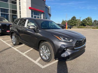 2025 Toyota Highlander in Bolton, Ontario
