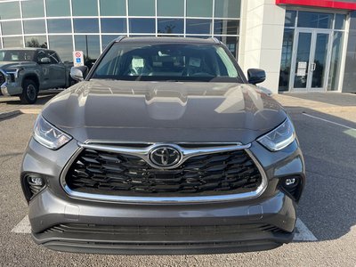 2025 Toyota Highlander in Bolton, Ontario