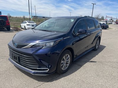 2024 Toyota Sienna Hybrid in Bolton, Ontario