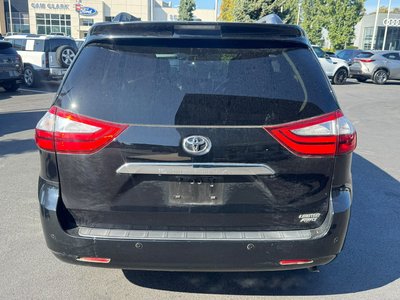 Toyota Sienna  2016 à North Vancouver, Colombie-Britannique