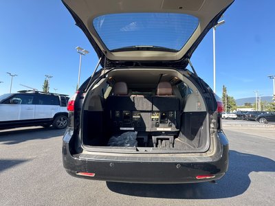 Toyota Sienna  2016 à North Vancouver, Colombie-Britannique