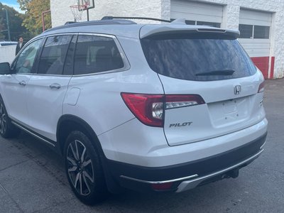 2022  Pilot in North Vancouver, British Columbia
