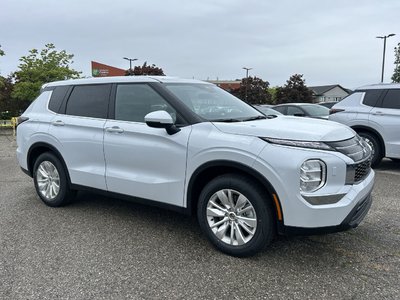 2025 Mitsubishi Outlander in Mississauga, Ontario