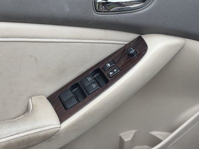 2010 Nissan Altima in Mississauga, Ontario