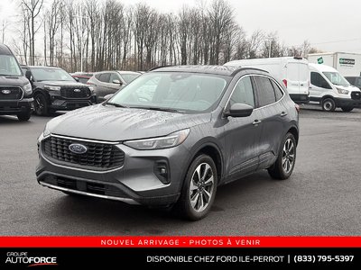 Ford Escape Platinum 2025 MOTEUR 2.5L HYBRIDE • TOIT PANORAMIQUE • ENS. DE REMORQUAGE CAT II • COMME NEUF !