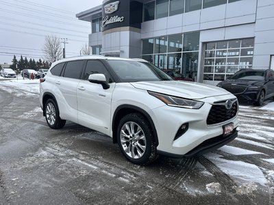 2020 Toyota Highlander hybrid in Mississauga, Ontario