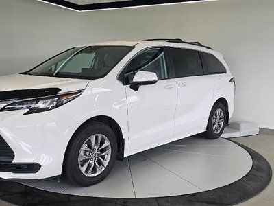 Toyota Sienna LE + AWD + 8 PASSAGERS + CAMERA + BAS KM + WOW +++ 2024