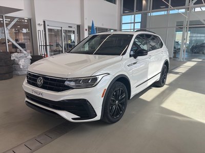 Volkswagen Tiguan Comfortline R-Line Black Edition TOIT PANO SIMILIC 2022 JAMAIS ACCIDENTÉ