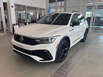 Volkswagen Tiguan Comfortline R-Line Black Edition TOIT PANO 2023 A PARTIR DE 4.39%
