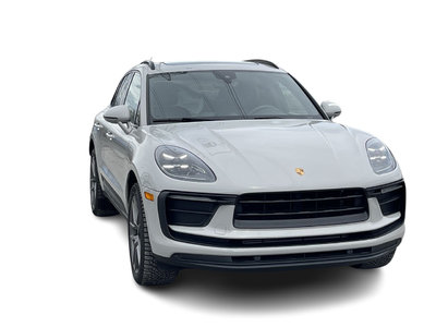 Porsche Macan  2023 à Saint-Léonard, Québec