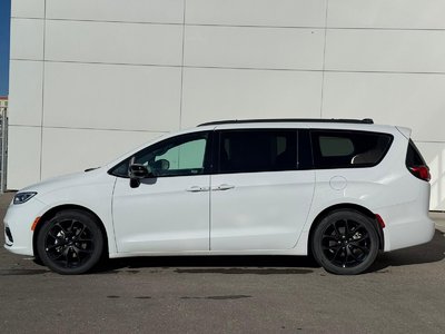 2024 Chrysler Pacifica in Calgary, Alberta