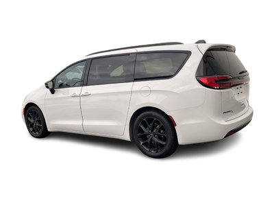 2024 Chrysler Pacifica in Calgary, Alberta