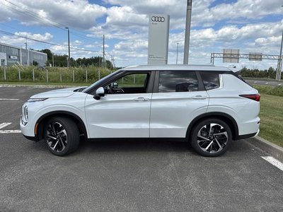 2023 Mitsubishi Outlander in Calgary, Alberta