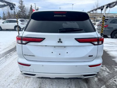 2024 Mitsubishi Outlander in Calgary, Alberta