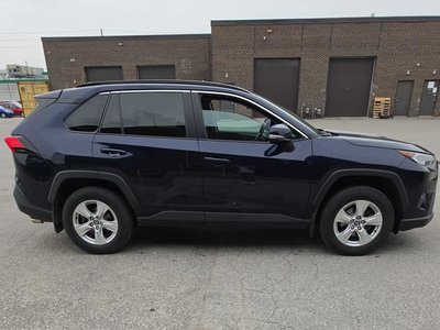 Toyota RAV4  2020 à Calgary, Alberta