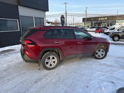 Toyota RAV4  2021 à Calgary, Alberta