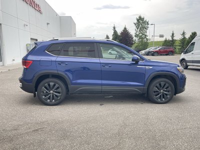 Volkswagen Taos  2023 à Calgary, Alberta