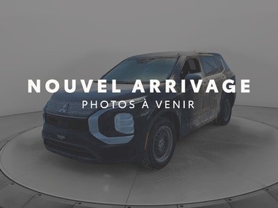 Mitsubishi Outlander ES 2023