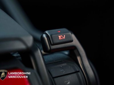 2025 Lamborghini Urus in Vancouver, British Columbia