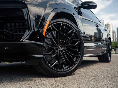 2026 Lamborghini Urus SE — photo 8