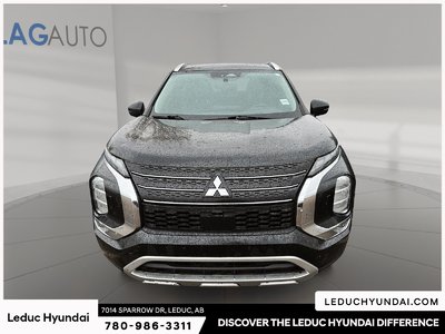 2023 Mitsubishi Outlander LE — photo 2