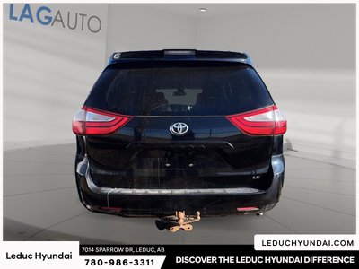 2018 Toyota Sienna LE — photo 5