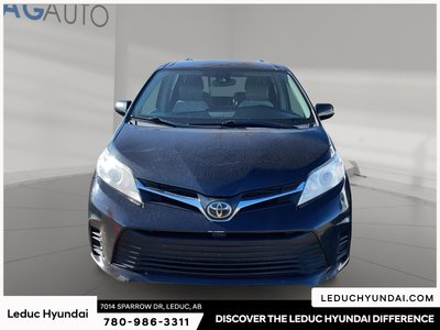 2018 Toyota Sienna LE — photo 2