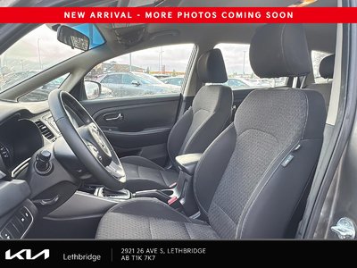 2017 Kia Rondo LX — photo 8