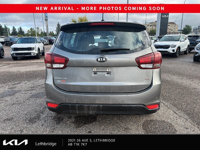 2017 Kia Rondo LX — photo 3