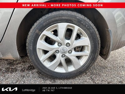 2017 Kia Rondo LX — photo 7