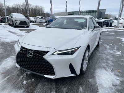 Lexus IS 300  2023 à Laval, Québec