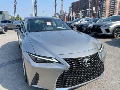 Lexus IS 300  2024 à Laval, Québec