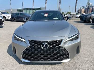 Lexus IS 300  2024 à Laval, Québec