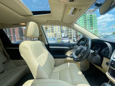 2019 Toyota Highlander in Laval, Quebec