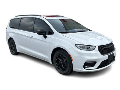 2024 Chrysler Pacifica Hybrid in Markham, Ontario