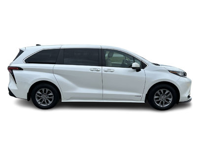 2021 Toyota Sienna Hybrid in Markham, Ontario