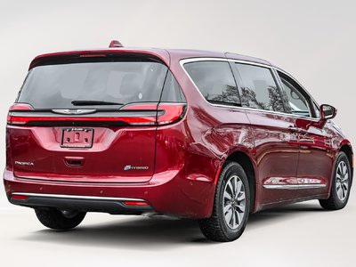 Chrysler Pacifica Hybrid  2022 à Dorval, Québec