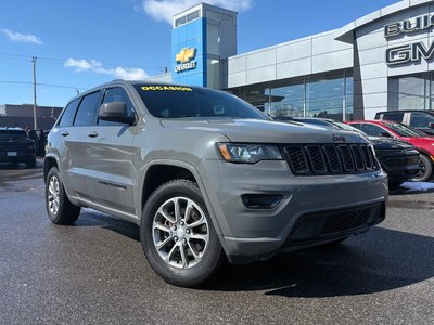Jeep GRAND CHEROKEE LAREDO GRIS 2021