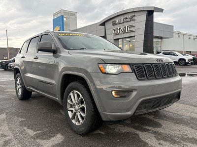 Jeep GRAND CHEROKEE LAREDO GRIS 2021