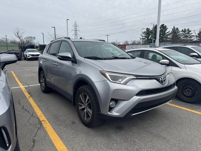 Toyota RAV4 XLE AWD, A/C, TOIT, CAM RECUL, BLUETOOTH 2016 AUCUN ACCIDENT!