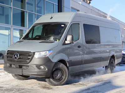 Mercedes-Benz Sprinter Crew Van  2025