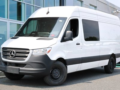 Mercedes-Benz Sprinter Crew Van  2025