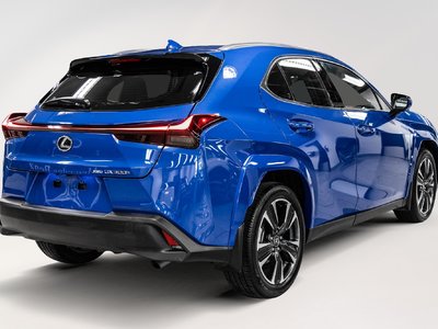 Lexus UXH  2025 à Dollard-des-Ormeaux, Québec