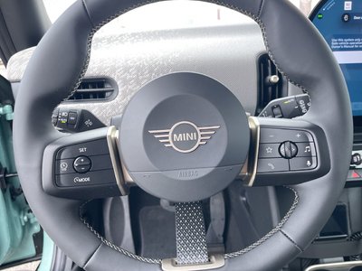 MINI Cooper (3)  2026 à Calgary, Alberta