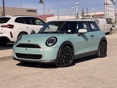 MINI Cooper (3)  2026 à Calgary, Alberta