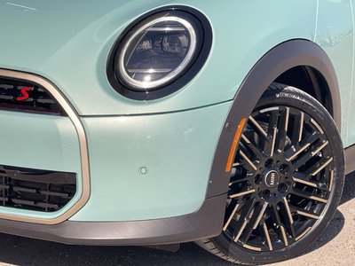 MINI Cooper (3)  2026 à Calgary, Alberta